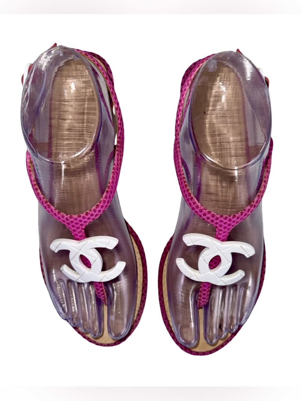 CHANEL FUCHSIA T-STRAP SANDALS WITH  WHITE CC LOGO MEDALLION - Picture 4 of 10